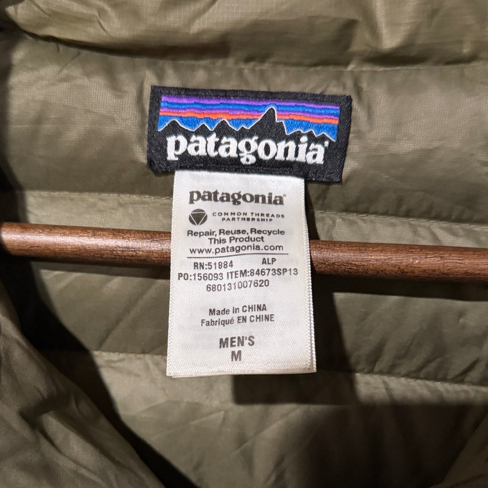 Patagonia Men's Down Sweater Jacket Medium - Picture 2 of 5